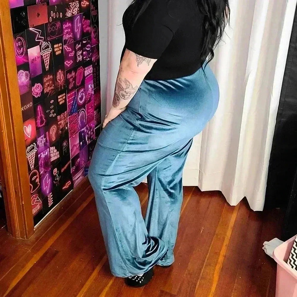 Plus Size Velvet Wide Leg Pants - Picture 4 of 4
